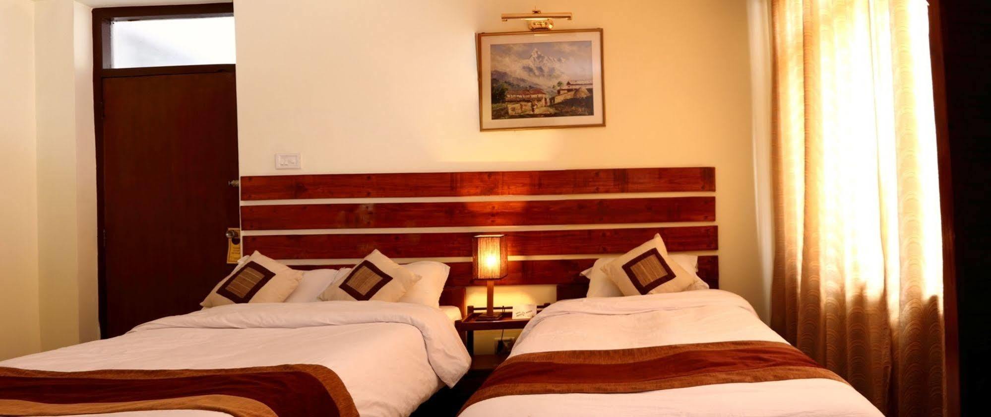 Hotel Thorong Peak Катманду Экстерьер фото